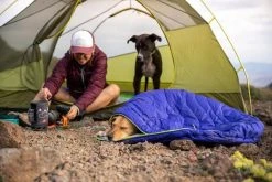 Ruffwear Highlands Koiran Makuupussi, Sininen -TRIXIE kauppa ruffwear highlands sleeping bag huckleberry blue 5